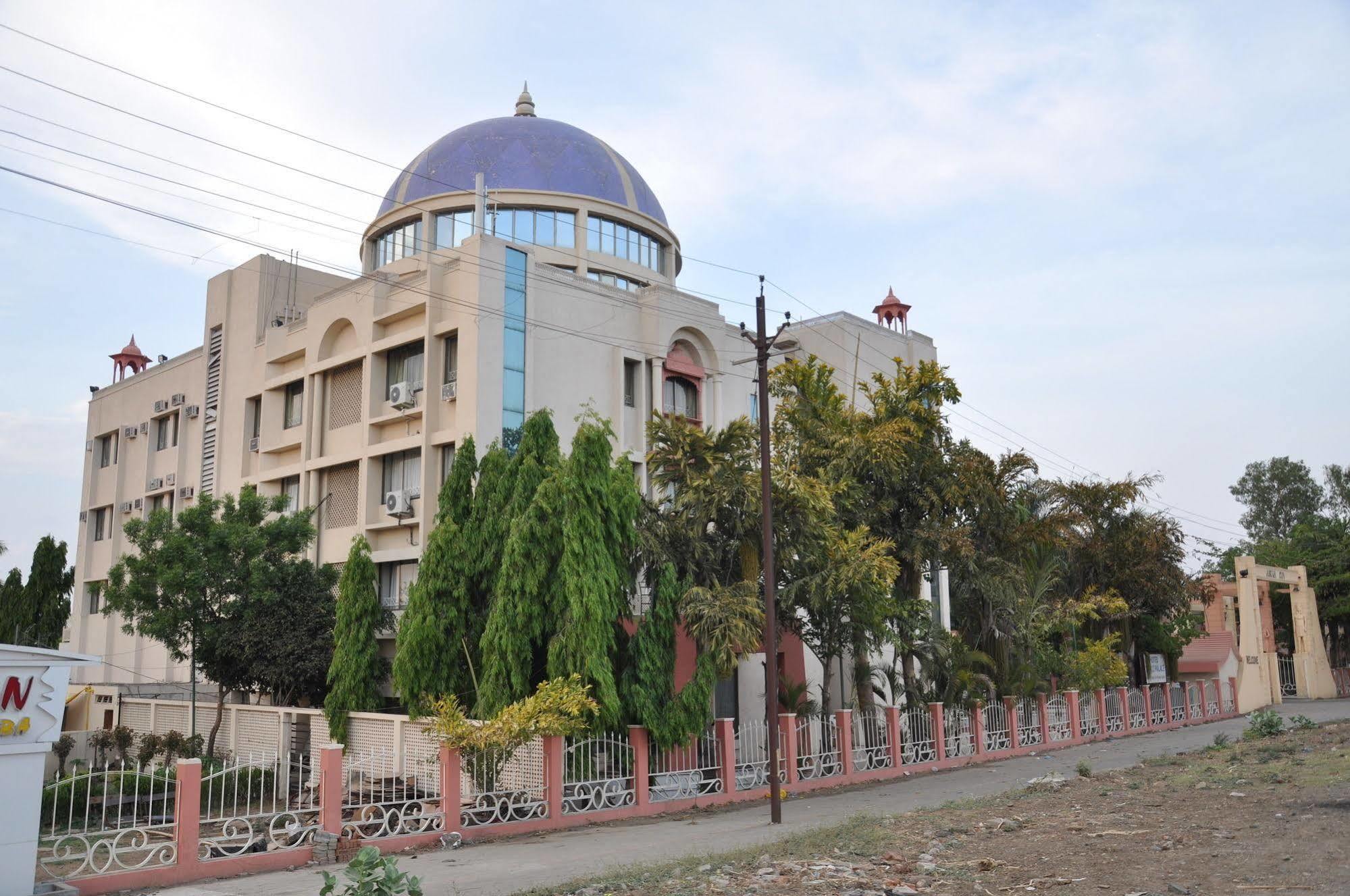 Jabali Palace Hotel Jabalpur Exterior photo